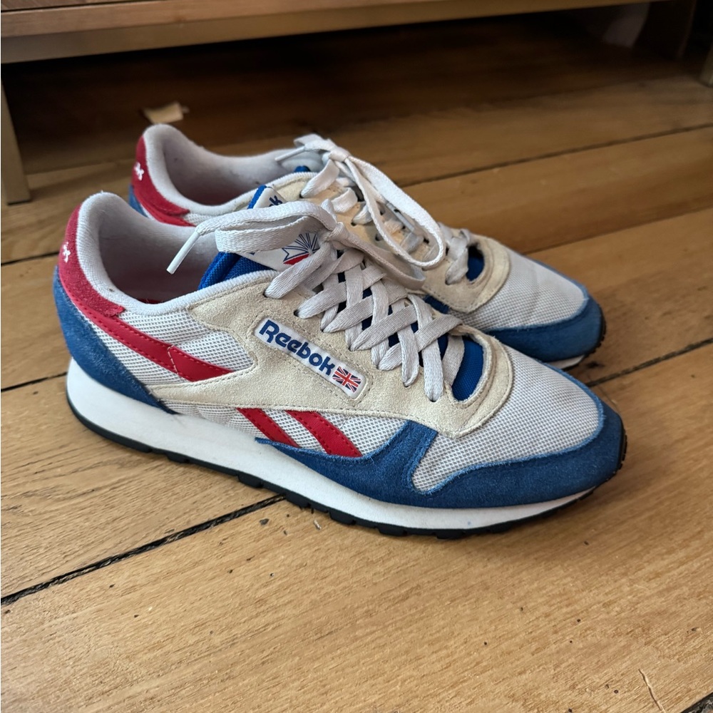 Reebok Men's White Blue Red Classic Sneakers - Picture 2 of 6